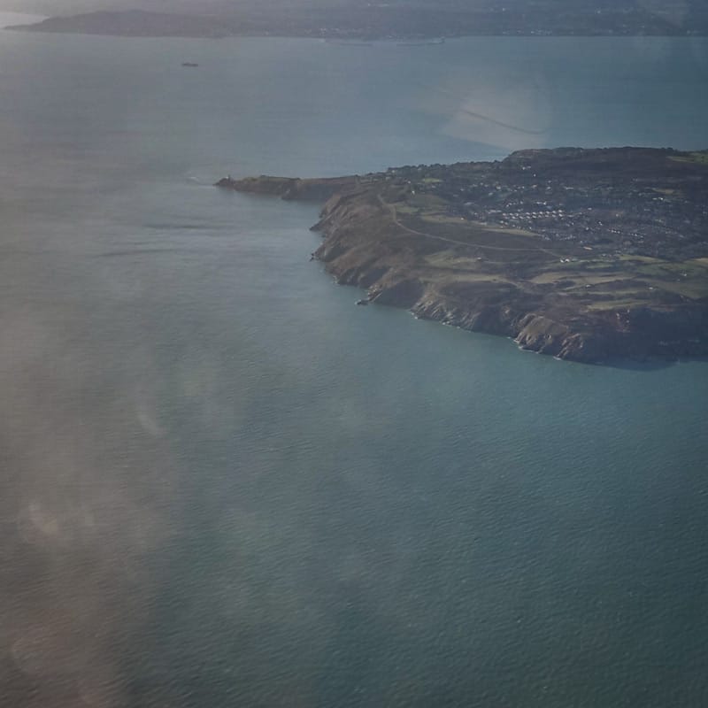 Ich wünsche Ihnen einen guten Flug! – Danke gleichfalls.